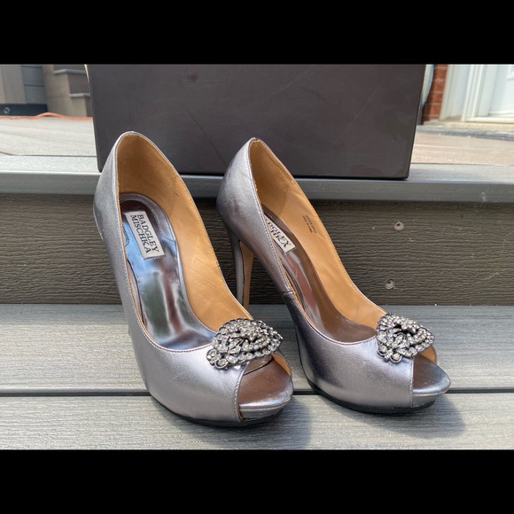 Badgley Mischka Goodie lll Peep Toe Pump High Heels in Pewter Silver - Brand New - Picture 10 of 13